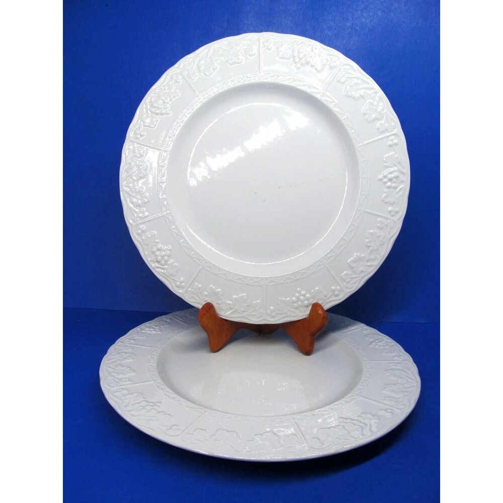 Quadrifoglio Franco Georgi  White Embossed Grapes 10" Dinner Plates Set of 2
